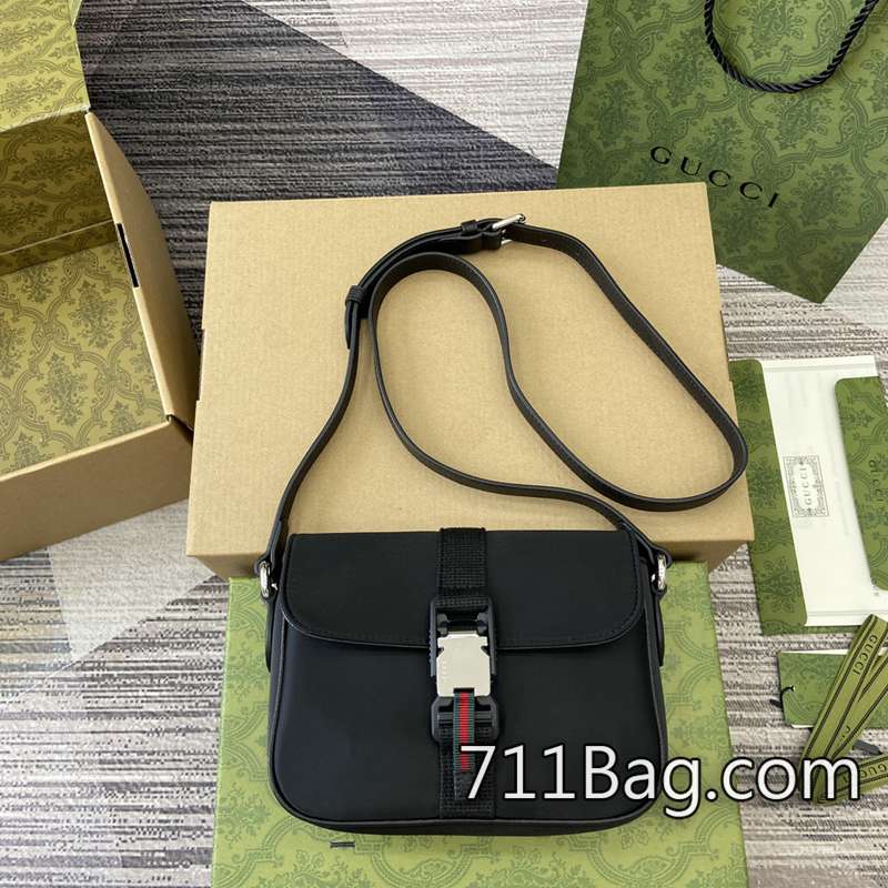 A貨Gucci 802100 表面平滑無皺摺,質感細膩。 通勤實用Gucci包高仿 A貨Gucci 802100 表面平滑無皺摺,質感細膩。 通勤實用Gucci包高仿