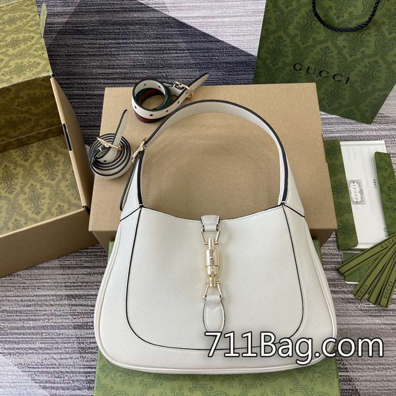 精品高仿Gucci 810232 牛皮紋路清晰自然,不假不膩。 Gucci A貨頂級版本尺寸:27.5(寬)x19(高)x4厘米(深)顏色:荔枝紋白色/原廠皮。 精品高仿Gucci 810232 牛皮紋路清晰自然,不假不膩。 Gucci A貨頂級版本尺寸:27.5(寬)x19(高)x4厘米(深)顏色:荔枝紋白色/原廠皮。