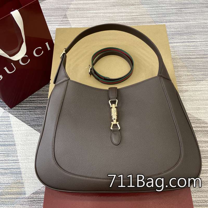一比一Gucci古馳 813650 每一針一線都呈現精品級水準。 Gucci A貨批發零售尺寸:40(長)x38(寬)x10cm(厚)顏色:棕色/原廠皮。 一比一Gucci古馳 813650 每一針一線都呈現精品級水準。 Gucci A貨批發零售尺寸:40(長)x38(寬)x10cm(厚)顏色:棕色/原廠皮。