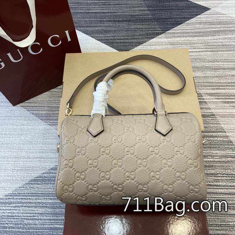 頂級高仿Gucci 815255 接縫平整自然,無明顯毛邊。 Gucci Bamboo竹節包高仿尺寸:25.5(長)x16(寬)x14厘米(厚)顏色:荔枝紋/原廠皮。 頂級高仿Gucci 815255 接縫平整自然,無明顯毛邊。 Gucci Bamboo竹節包高仿尺寸:25.5(長)x16(寬)x14厘米(厚)顏色:荔枝紋/原廠皮。