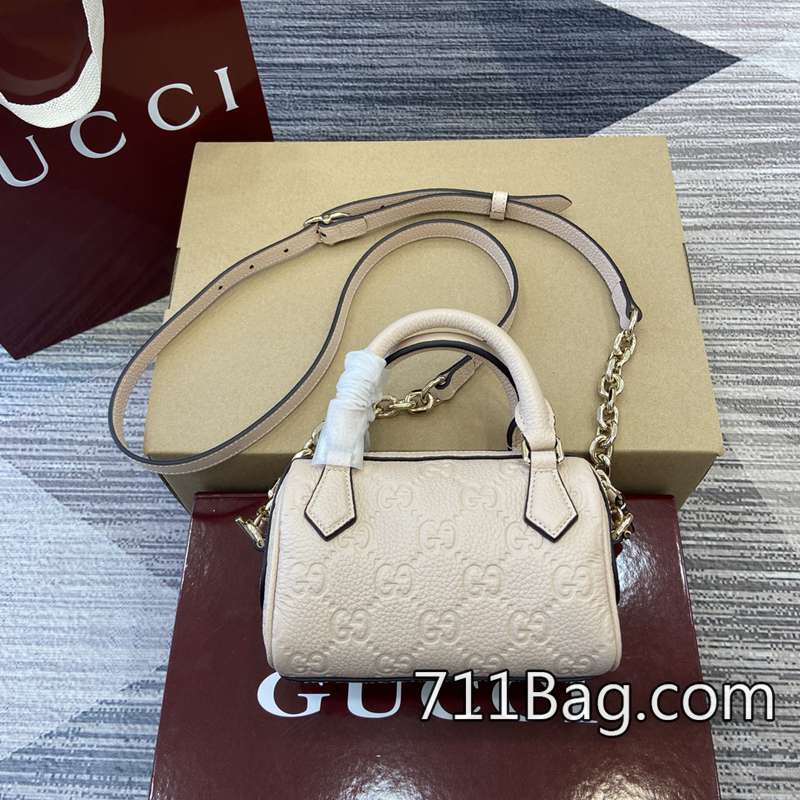 高仿Gucci 815256 嚴選皮料手工包款 爆款Gucci A貨包包尺寸:16.5(長)x10(寬)x8cm(厚)顏色:粉色全皮/原廠皮。 高仿Gucci 815256 嚴選皮料手工包款 爆款Gucci A貨包包尺寸:16.5(長)x10(寬)x8cm(厚)顏色:粉色全皮/原廠皮。