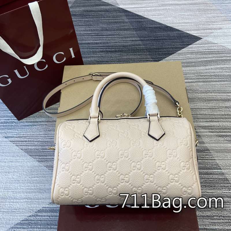 頂級超3AGucci 815255 精選材料來源透明可查。 Gucci正品對版高仿尺寸:25.5(長)x16(寬)x14厘米(厚)顏色:荔枝紋/原廠皮。 頂級超3AGucci 815255 精選材料來源透明可查。 Gucci正品對版高仿尺寸:25.5(長)x16(寬)x14厘米(厚)顏色:荔枝紋/原廠皮。