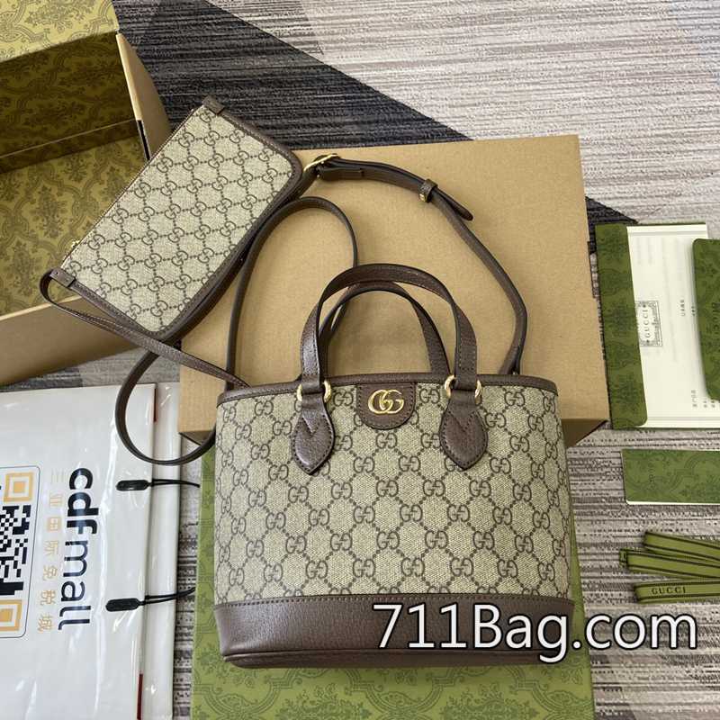 高仿Gucci古馳 811716 完美縫線工藝展現 Gucci高仿對版包尺寸:22(寬)x18(高)x10厘米(深)顏色:棕色/pvc。 高仿Gucci古馳 811716 完美縫線工藝展現 Gucci高仿對版包尺寸:22(寬)x18(高)x10厘米(深)顏色:棕色/pvc。