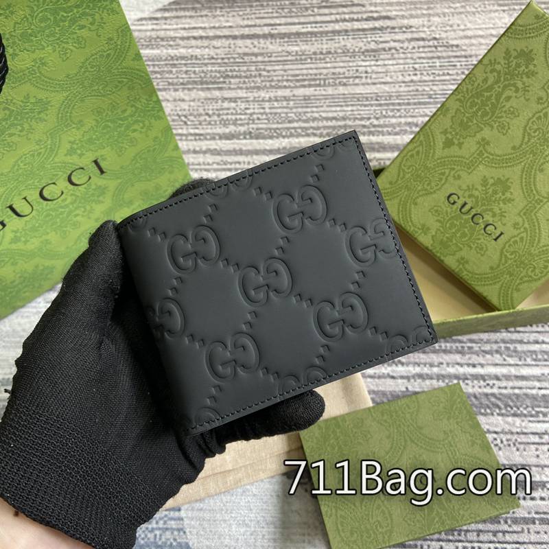 高仿Gucci 771311 精選材料來源透明可查。 Gucci超A貨包款打開時尺寸:9厘米(長)x21厘米(寬)閉合時尺寸:9厘米(長)x11厘米(寬)顏色:黑色/壓花G原廠皮。 高仿Gucci 771311 精選材料來源透明可查。 Gucci超A貨包款打開時尺寸:9厘米(長)x21厘米(寬)閉合時尺寸:9厘米(長)x11厘米(寬)顏色:黑色/壓花G原廠皮。