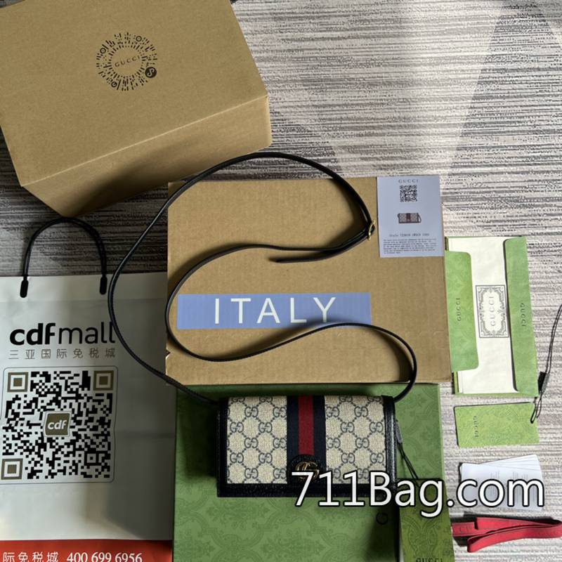 頂級一比一Gucci 723619 質感爆棚高端女包 Gucci高仿與正品對比閉合時尺寸:19(寬)x10(高)x3cm(深)打開時尺寸:10(寬)x21cm(高)顏色:藍色/pvc。 頂級一比一Gucci 723619 質感爆棚高端女包 Gucci高仿與正品對比閉合時尺寸:19(寬)x10(高)x3cm(深)打開時尺寸:10(寬)x21cm(高)顏色:藍色/pvc。