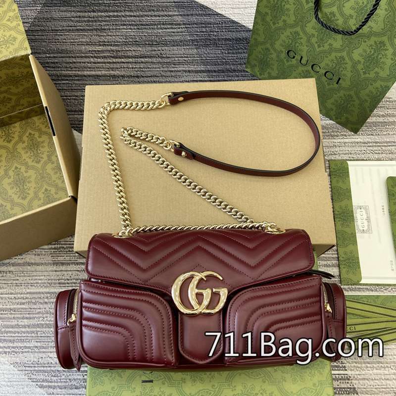 高仿Gucci 795228 頂級手工打造精品包 Gucci高仿壓紋LOGO尺寸:25.5(寬)x15(高)x7厘米(深)顏色:酒紅/原廠皮。 高仿Gucci 795228 頂級手工打造精品包 Gucci高仿壓紋LOGO尺寸:25.5(寬)x15(高)x7厘米(深)顏色:酒紅/原廠皮。