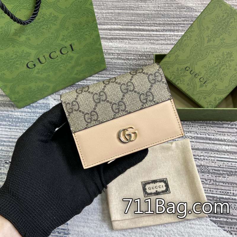 一比一Gucci 790055 每批包包都經人工品檢。 Gucci高仿開箱評價打開時尺寸:17.5(長)x11厘米(寬)閉合時尺寸:8.5(長)x11(寬)x3厘米(厚)顏色:淺米色/pvc。 一比一Gucci 790055 每批包包都經人工品檢。 Gucci高仿開箱評價打開時尺寸:17.5(長)x11厘米(寬)閉合時尺寸:8.5(長)x11(寬)x3厘米(厚)顏色:淺米色/pvc。
