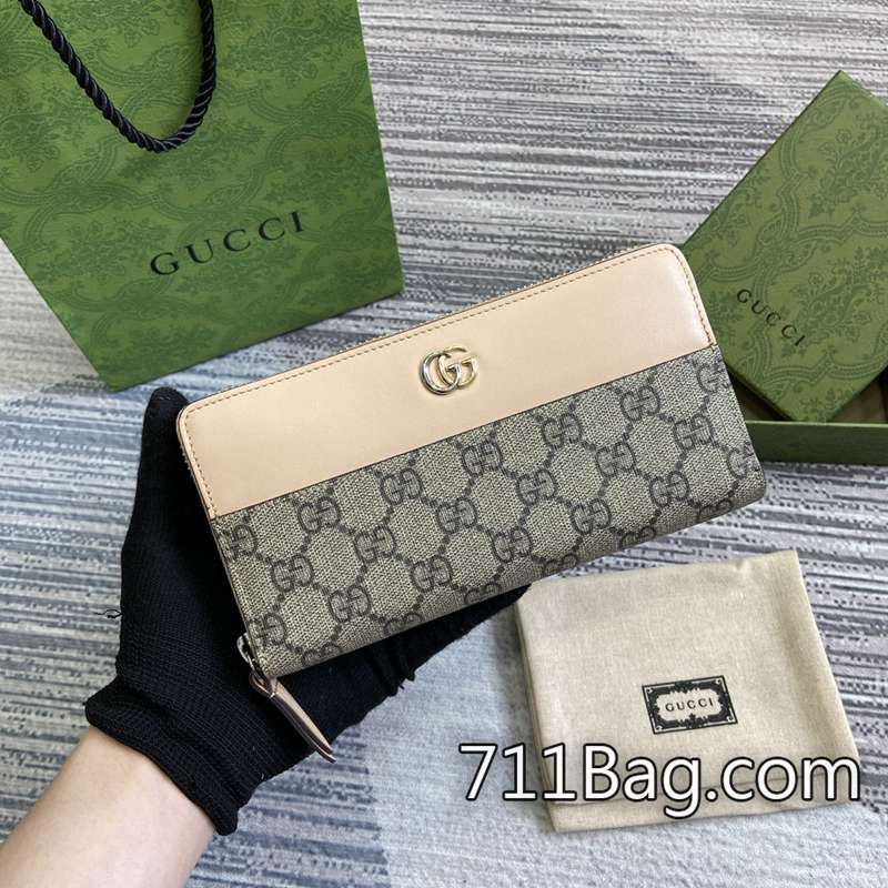 頂級高仿Gucci古馳 790057 用料實在高端手袋 Gucci仿品網路熱搜尺寸:19(長)x10(寬)x2.5厘米(厚)顏色:淺米色/pvc。 頂級高仿Gucci古馳 790057 用料實在高端手袋 Gucci仿品網路熱搜尺寸:19(長)x10(寬)x2.5厘米(厚)顏色:淺米色/pvc。