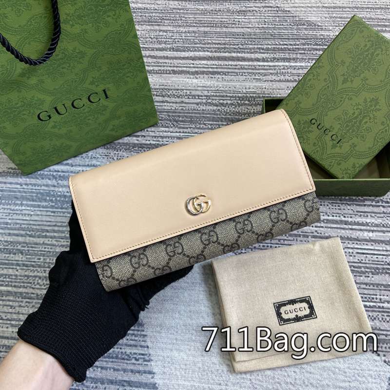 頂級一比一Gucci古馳 795627 適合日常使用與正式場合。 Gucci仿品微信購買尺寸:19(長)x10(寬)x2.5厘米(厚)顏色:淺米色/pvc。 頂級一比一Gucci古馳 795627 適合日常使用與正式場合。 Gucci仿品微信購買尺寸:19(長)x10(寬)x2.5厘米(厚)顏色:淺米色/pvc。