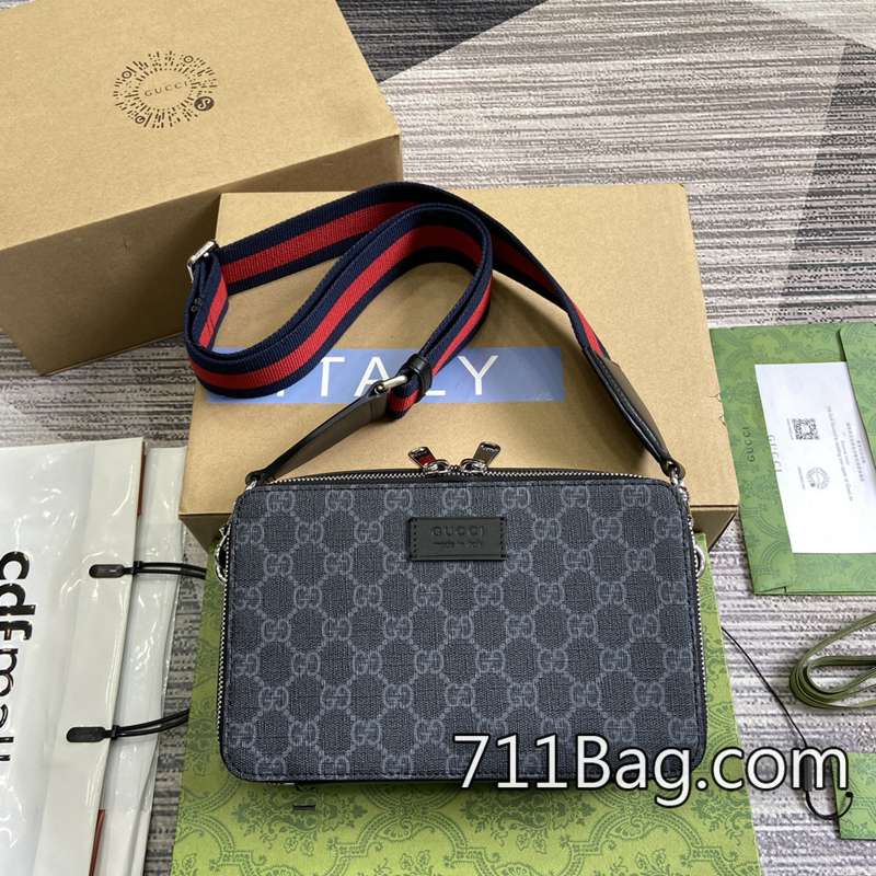 A貨Gucci 774161 與正品對照無色差。 Gucci A貨批發零售尺寸:23(寬)x14.5(高)x6cm(深)顏色:黑色pvc。 A貨Gucci 774161 與正品對照無色差。 Gucci A貨批發零售尺寸:23(寬)x14.5(高)x6cm(深)顏色:黑色pvc。