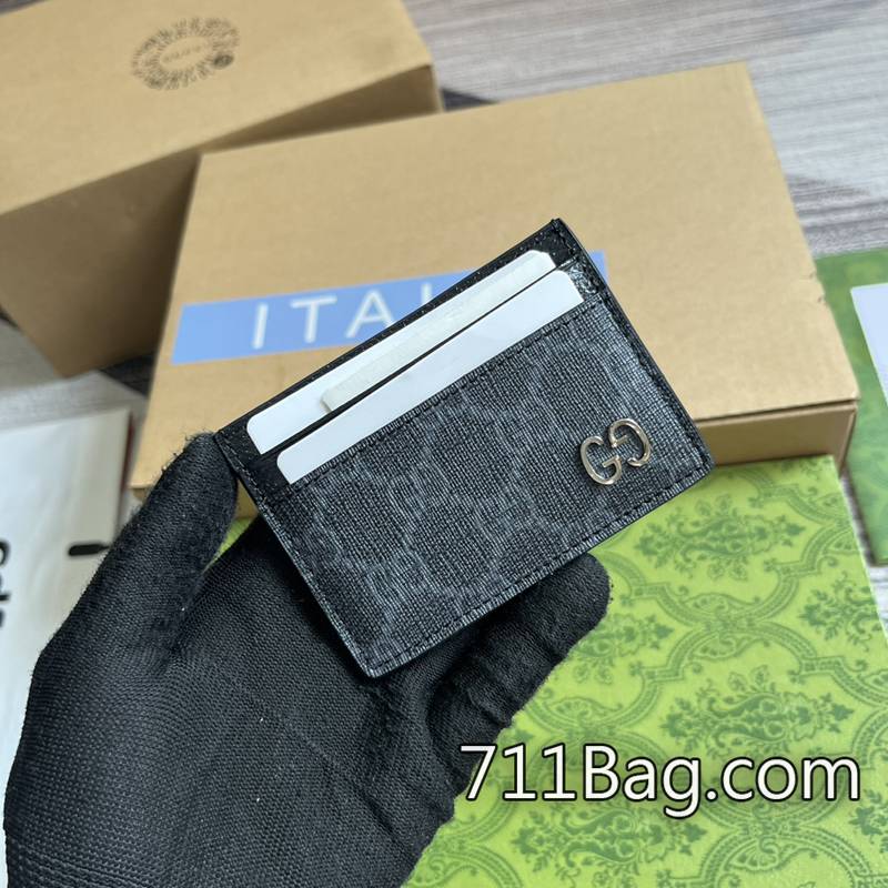 高仿Gucci 768248 做工細膩品質過硬 Gucci高仿與正品對比尺寸:11(寬)x7cm(高)顏色:黑色/pvc。 高仿Gucci 768248 做工細膩品質過硬 Gucci高仿與正品對比尺寸:11(寬)x7cm(高)顏色:黑色/pvc。