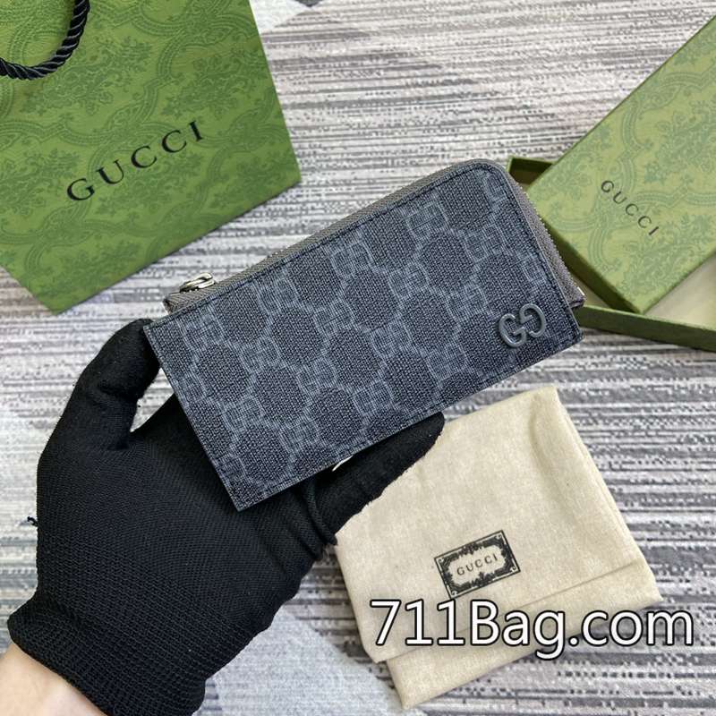 一比一Gucci 795233 包面壓紋均勻精緻,無跳線。 拼多多Gucci A貨評價尺寸:13.5(寬)x8cm(高)顏色:灰色/黑pvc。 一比一Gucci 795233 包面壓紋均勻精緻,無跳線。 拼多多Gucci A貨評價尺寸:13.5(寬)x8cm(高)顏色:灰色/黑pvc。