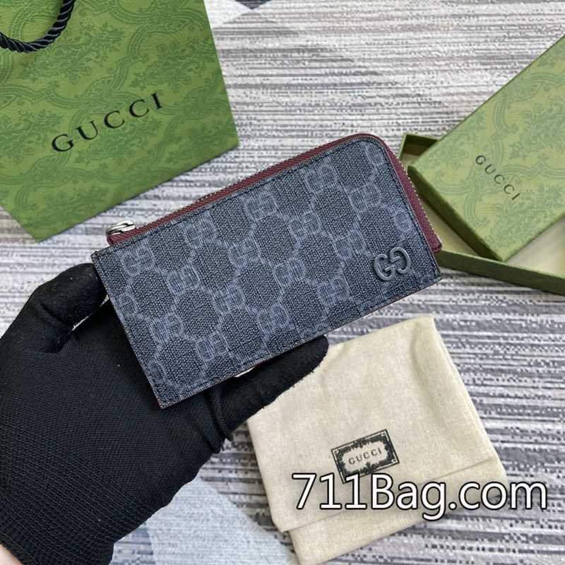 精仿Gucci 795233 完美復刻細節包包 Gucci動物圖案高仿尺寸:13.5(寬)x8cm(高)顏色:酒紅/黑pvc。 精仿Gucci 795233 完美復刻細節包包 Gucci動物圖案高仿尺寸:13.5(寬)x8cm(高)顏色:酒紅/黑pvc。