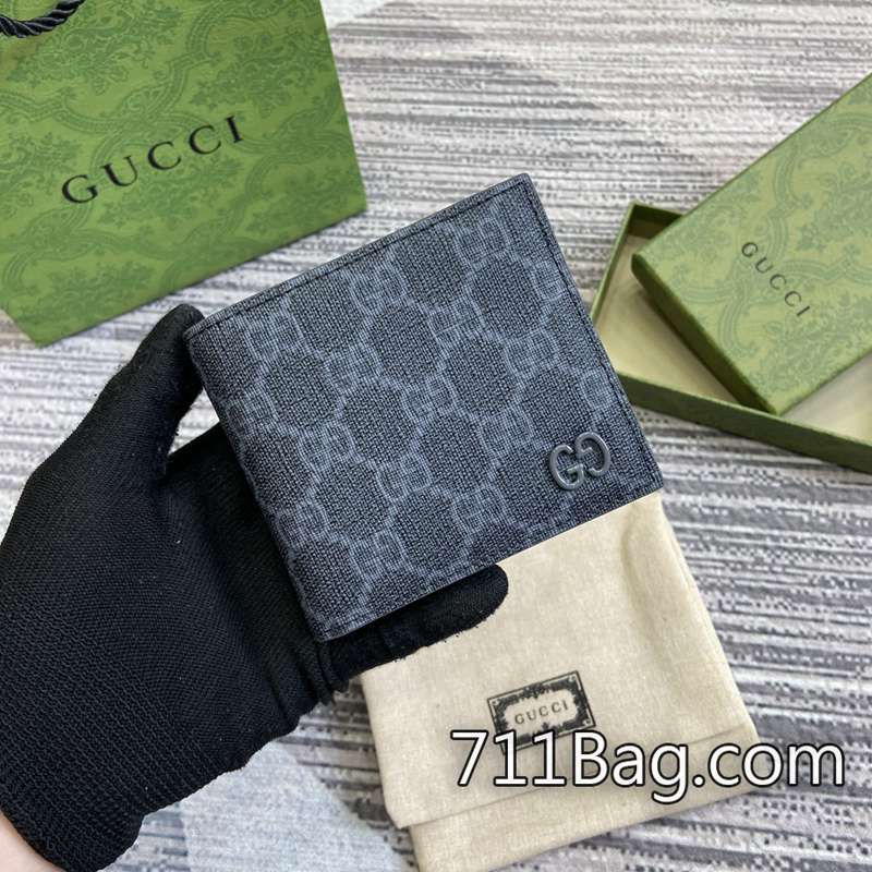 精品A貨Gucci 768243 高密度縫線,牢固耐用,不易脫線。 超值Gucci A貨精品閉合時尺寸:11(寬)x9cm(高)打開時尺寸:21(寬)x9cm(高)顏色:灰色/黑pvc。 精品A貨Gucci 768243 高密度縫線,牢固耐用,不易脫線。 超值Gucci A貨精品閉合時尺寸:11(寬)x9cm(高)打開時尺寸:21(寬)x9cm(高)顏色:灰色/黑pvc。