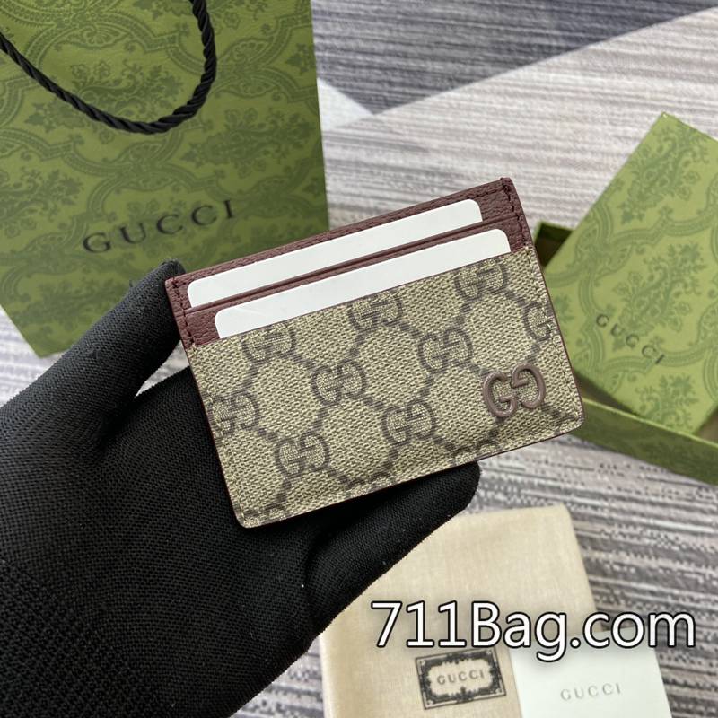 超3AGucci 768248 採用德國進口蠟線,耐用不斷裂。 Gucci廠傢直銷A貨尺寸:10(長)x7(寬)顏色:酒紅色/pvc。 超3AGucci 768248 採用德國進口蠟線,耐用不斷裂。 Gucci廠傢直銷A貨尺寸:10(長)x7(寬)顏色:酒紅色/pvc。