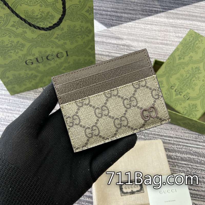 頂級高仿Gucci 795230 手工縫線整齊細膩,與正品無異。 Gucci精仿包推薦尺寸:10(寬)x8cm(高)顏色:棕色/啡pvc。 頂級高仿Gucci 795230 手工縫線整齊細膩,與正品無異。 Gucci精仿包推薦尺寸:10(寬)x8cm(高)顏色:棕色/啡pvc。