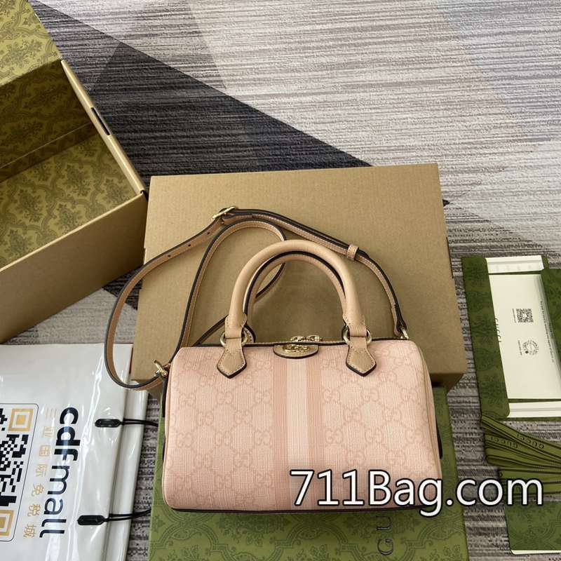 高仿Gucci 772053 用心對待每一位顧客與每一隻包。 Gucci高仿對版包尺寸:14(長)x21.5(寬)x11.5cm(厚)顏色:灰粉色/pvc。 高仿Gucci 772053 用心對待每一位顧客與每一隻包。 Gucci高仿對版包尺寸:14(長)x21.5(寬)x11.5cm(厚)顏色:灰粉色/pvc。