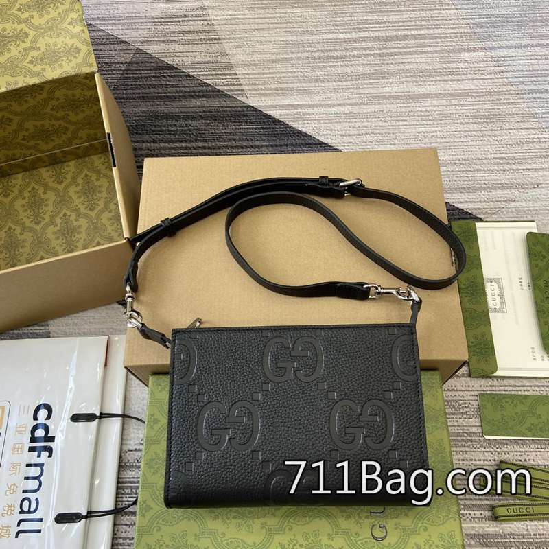 原版一比一Gucci古馳 795240 高級牛皮加厚設計,耐磨抗刮。 Gucci高仿私訊訂購尺寸:15(長)x22(寬)x4.5厘米(厚)顏色:黑色/壓花G原廠皮。 原版一比一Gucci古馳 795240 高級牛皮加厚設計,耐磨抗刮。 Gucci高仿私訊訂購尺寸:15(長)x22(寬)x4.5厘米(厚)顏色:黑色/壓花G原廠皮。