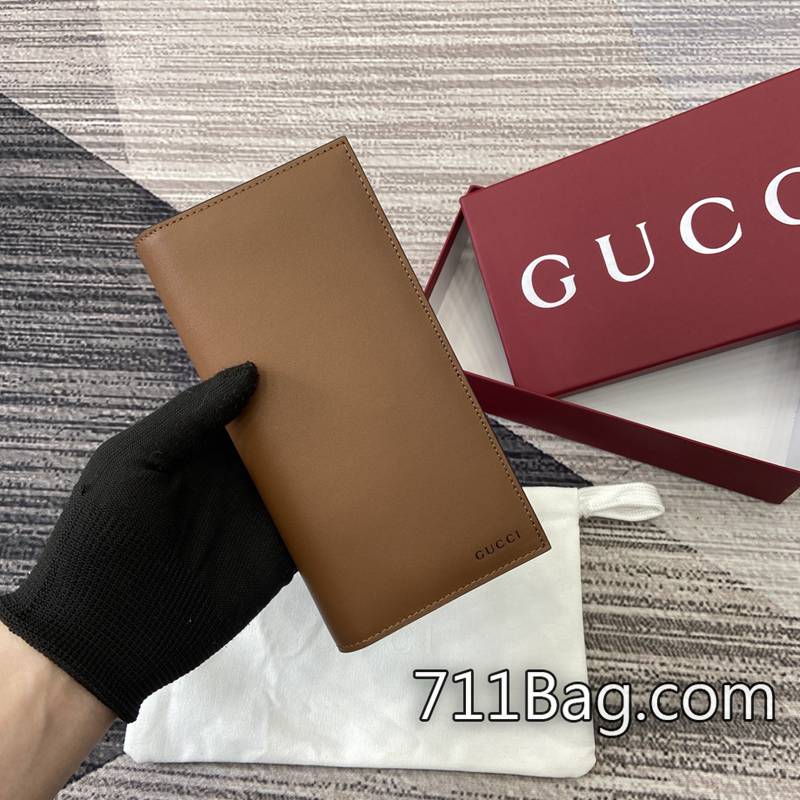 頂級A貨Gucci 818955 高仿精品中的精品 Gucci精品A貨包包閉合時尺寸:10厘米(寬)x19厘米(高)x2厘米(厚)打開時尺寸:20.5厘米(寬)x19厘米(高)顏色:棕皮pvc/原廠皮。 頂級A貨Gucci 818955 高仿精品中的精品 Gucci精品A貨包包閉合時尺寸:10厘米(寬)x19厘米(高)x2厘米(厚)打開時尺寸:20.5厘米(寬)x19厘米(高)顏色:棕皮pvc/原廠皮。