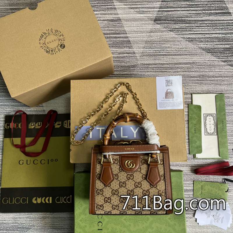 原版一比一Gucci 675800 鈕扣緊實無晃動,品質穩定。 高仿Gucci哪個版本好尺寸:20(寬)x16(高)x10cm(深)。顏色:棕色/G佈小鉆。 原版一比一Gucci 675800 鈕扣緊實無晃動,品質穩定。 高仿Gucci哪個版本好尺寸:20(寬)x16(高)x10cm(深)。顏色:棕色/G佈小鉆。
