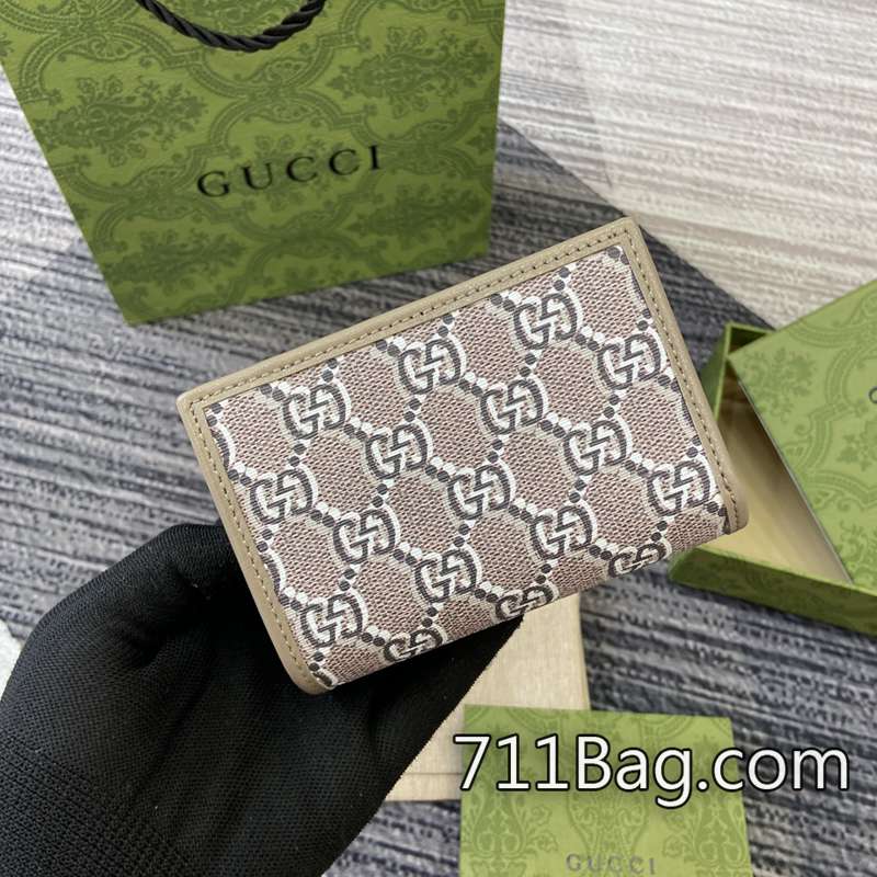 高仿Gucci 795060 完美縫線工藝展現 Gucci高仿臺灣現貨顏色:灰褐色/卡其皮。 高仿Gucci 795060 完美縫線工藝展現 Gucci高仿臺灣現貨顏色:灰褐色/卡其皮。