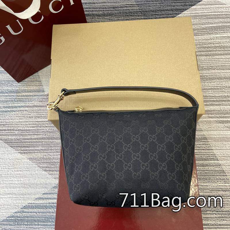 一比一Gucci 795168 支持實拍對比保證無誤。 Gucci Soho Disco包A貨尺寸:20(長)x18.5(寬)x10cm(厚)顏色:黑色/帆佈。 一比一Gucci 795168 支持實拍對比保證無誤。 Gucci Soho Disco包A貨尺寸:20(長)x18.5(寬)x10cm(厚)顏色:黑色/帆佈。