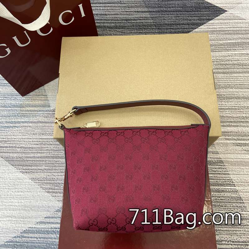 精仿Gucci 795168 高端真皮手提包推薦 Gucci復刻版包包尺寸:20(長)x18.5(寬)x10cm(厚)顏色:紅色/帆佈。 精仿Gucci 795168 高端真皮手提包推薦 Gucci復刻版包包尺寸:20(長)x18.5(寬)x10cm(厚)顏色:紅色/帆佈。