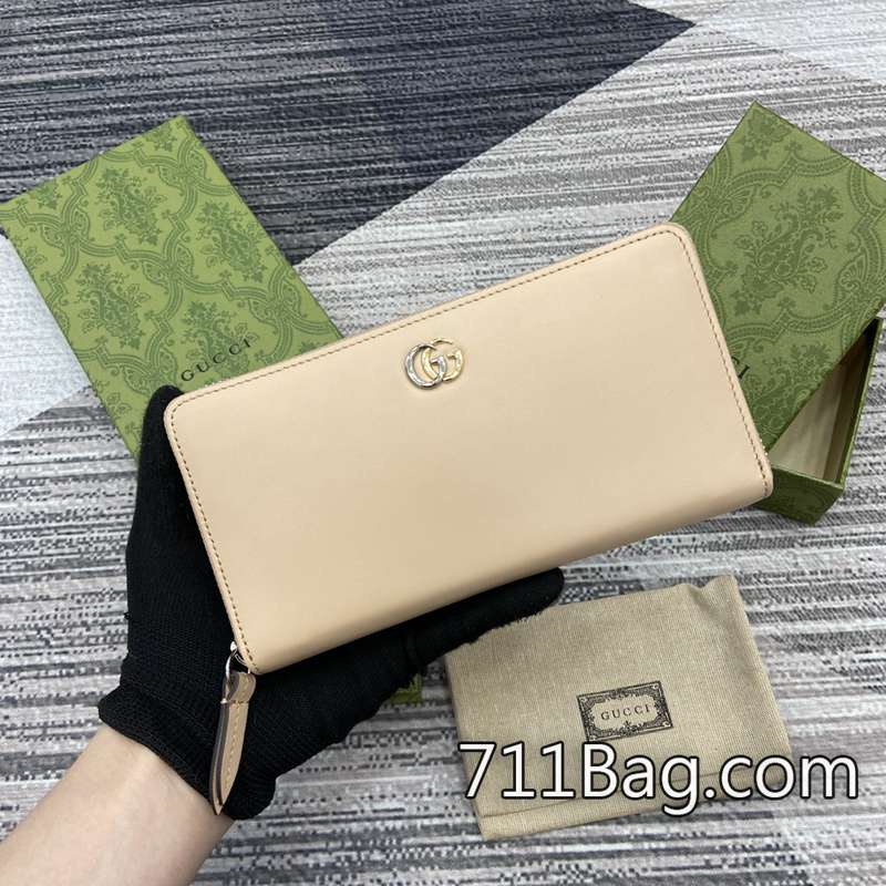 頂級A貨Gucci 790057 車工細節極致,對線對齊零誤差。 送禮首選Gucci包仿品尺寸:19(長)x10(寬)x2.5厘米(厚)顏色:淺米色原廠皮。 頂級A貨Gucci 790057 車工細節極致,對線對齊零誤差。 送禮首選Gucci包仿品尺寸:19(長)x10(寬)x2.5厘米(厚)顏色:淺米色原廠皮。