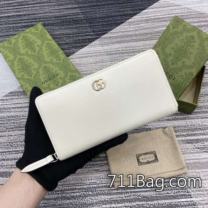 精品Gucci 790057 每個細節都對照正品反覆打樣。 母親節送Gucci高仿尺寸:19(長)x10(寬)x2.5厘米(厚)顏色:白色原廠皮。 精品Gucci 790057 每個細節都對照正品反覆打樣。 母親節送Gucci高仿尺寸:19(長)x10(寬)x2.5厘米(厚)顏色:白色原廠皮。