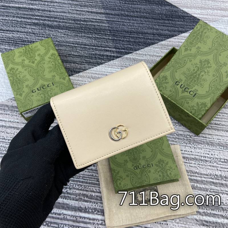 精品Gucci 790055 精品手工皮革女包 Gucci Horsebit 1955包A貨打開時尺寸:17.5(長)x11厘米(寬)閉合時尺寸:8.5(長)x11(寬)x3厘米(厚)顏色:淺米色/原廠皮。 精品Gucci 790055 精品手工皮革女包 Gucci Horsebit 1955包A貨打開時尺寸:17.5(長)x11厘米(寬)閉合時尺寸:8.5(長)x11(寬)x3厘米(厚)顏色:淺米色/原廠皮。
