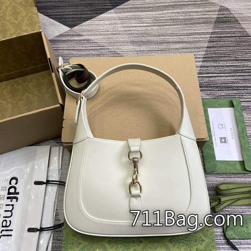 頂級超3AGucci 782849 細節處理精緻的包包 Gucci Sylvie包高仿尺寸:27.5(寬)x19(高)x4厘米(深)顏色:白色/原廠皮。 頂級超3AGucci 782849 細節處理精緻的包包 Gucci Sylvie包高仿尺寸:27.5(寬)x19(高)x4厘米(深)顏色:白色/原廠皮。