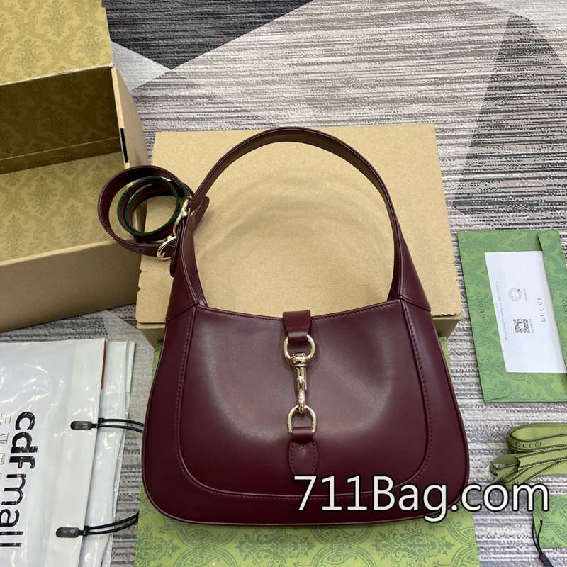 一比一Gucci 782849 背帶皮革柔軟不勒肩。 高仿Gucci GG Marmont包尺寸:27.5(寬)x19(高)x4厘米(深)顏色:紅色/原廠皮。 一比一Gucci 782849 背帶皮革柔軟不勒肩。 高仿Gucci GG Marmont包尺寸:27.5(寬)x19(高)x4厘米(深)顏色:紅色/原廠皮。