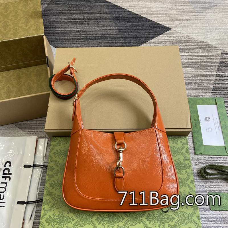 頂級精品Gucci 782849 每一款都像是從專櫃走出來。 Gucci經典老花A貨尺寸:27.5(寬)x19(高)x4厘米(深)顏色:橙色皺漆。 頂級精品Gucci 782849 每一款都像是從專櫃走出來。 Gucci經典老花A貨尺寸:27.5(寬)x19(高)x4厘米(深)顏色:橙色皺漆。