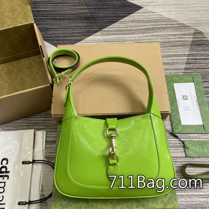 精品A貨Gucci古馳 782849 奢侈品質感親民價 Gucci包包精品仿製尺寸:27.5(寬)x19(高)x4厘米(深)顏色:綠色皺漆。 精品A貨Gucci古馳 782849 奢侈品質感親民價 Gucci包包精品仿製尺寸:27.5(寬)x19(高)x4厘米(深)顏色:綠色皺漆。