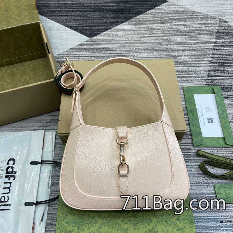 精仿Gucci 782849 若有問題支持退換服務。 Gucci高仿內裡對版尺寸:27.5(寬)x19(高)x4厘米(深)顏色:淺粉皺漆。 精仿Gucci 782849 若有問題支持退換服務。 Gucci高仿內裡對版尺寸:27.5(寬)x19(高)x4厘米(深)顏色:淺粉皺漆。