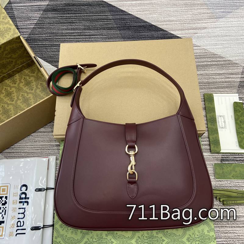精品Gucci 782879 品質為王手感爆棚 Gucci一比一高仿包尺寸:35(長)x32(寬)x5.5厘米(厚)顏色:酒紅色/原廠皮 精品Gucci 782879 品質為王手感爆棚 Gucci一比一高仿包尺寸:35(長)x32(寬)x5.5厘米(厚)顏色:酒紅色/原廠皮