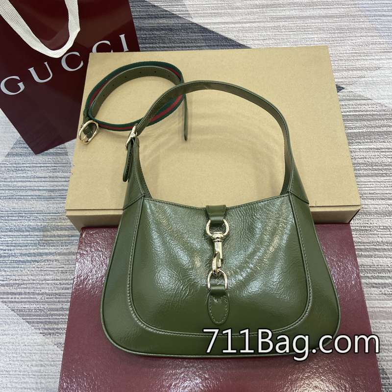 原版一比一Gucci 782849 包型挺括五金耐用 Gucci高仿能過專櫃嗎尺寸:27.5(寬)x19(高)x4厘米(深)顏色:綠色皺漆。 原版一比一Gucci 782849 包型挺括五金耐用 Gucci高仿能過專櫃嗎尺寸:27.5(寬)x19(高)x4厘米(深)顏色:綠色皺漆。