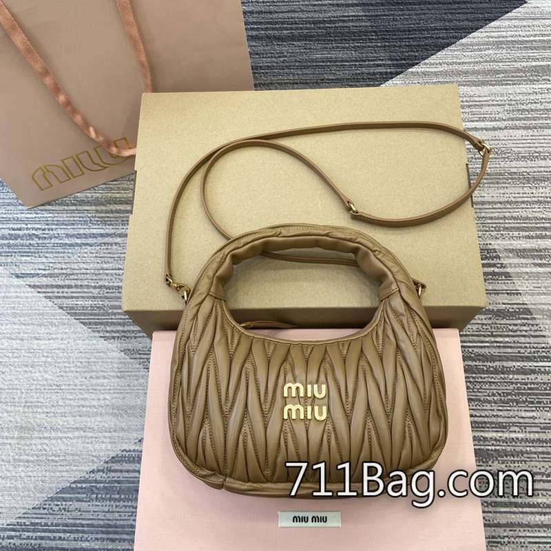 頂級超3AMiuMiu 5BC125 結構堅固,不易變形。 A貨MiuMiu涼鞋尺寸:23x13x7cm。顏色:棕色全皮/原廠皮。 頂級超3AMiuMiu 5BC125 結構堅固,不易變形。 A貨MiuMiu涼鞋尺寸:23x13x7cm。顏色:棕色全皮/原廠皮。