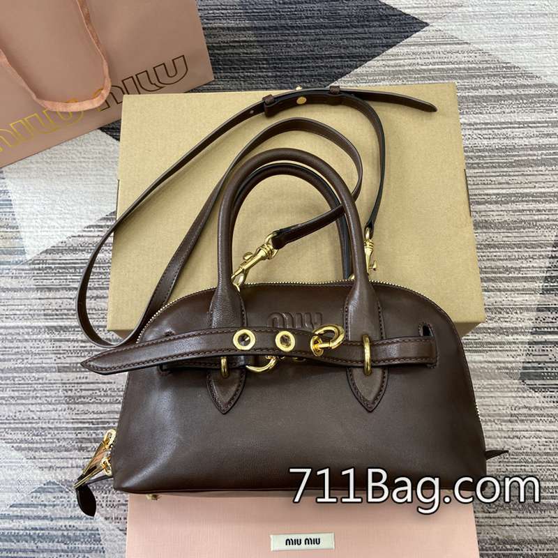 高仿MiuMiu 5bb169 精緻工藝,無懈可擊的細節。 MiuMiu高仿版包包尺寸:28X16.5X10cm型號:5bb169 高仿MiuMiu 5bb169 精緻工藝,無懈可擊的細節。 MiuMiu高仿版包包尺寸:28X16.5X10cm型號:5bb169
