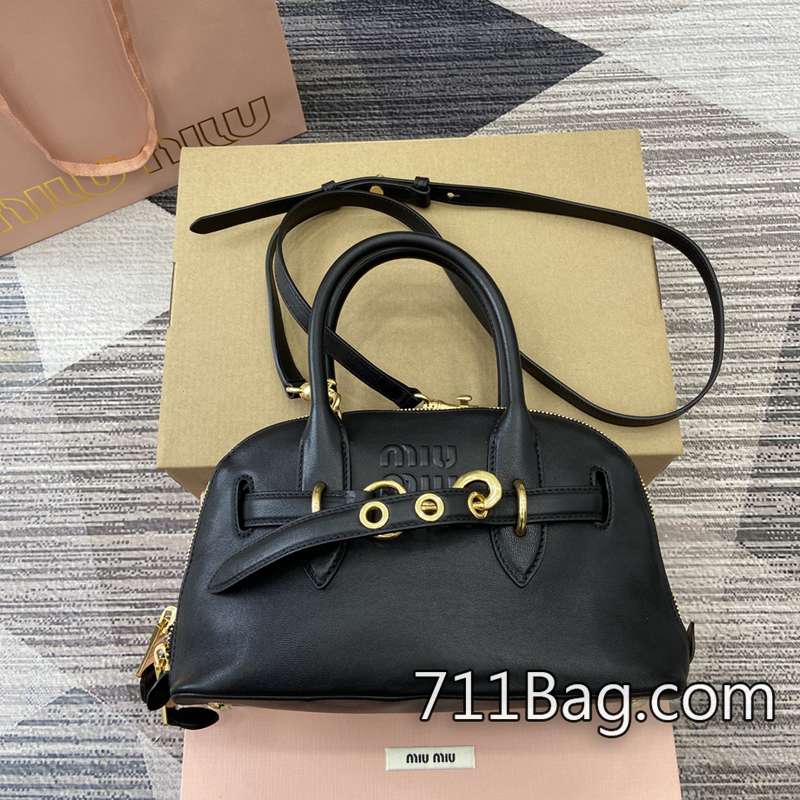 精品MiuMiu 5bb169 車工細節極致,對線對齊零誤差。 MiuMiuA貨女鞋尺寸:28X16.5X10cm型號:5bb169 精品MiuMiu 5bb169 車工細節極致,對線對齊零誤差。 MiuMiuA貨女鞋尺寸:28X16.5X10cm型號:5bb169