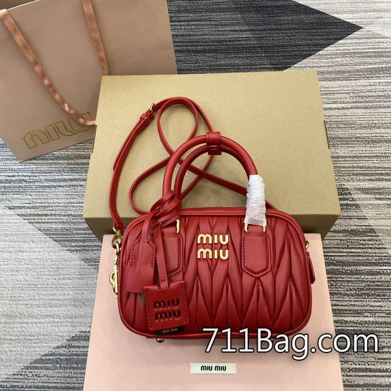 超3AMiuMiu 5BB123 頂級手工打造精品包 MiuMiu仿真包裝盒尺寸:W19×H13×D6cm。顏色:大紅色全皮/原廠皮 超3AMiuMiu 5BB123 頂級手工打造精品包 MiuMiu仿真包裝盒尺寸:W19×H13×D6cm。顏色:大紅色全皮/原廠皮