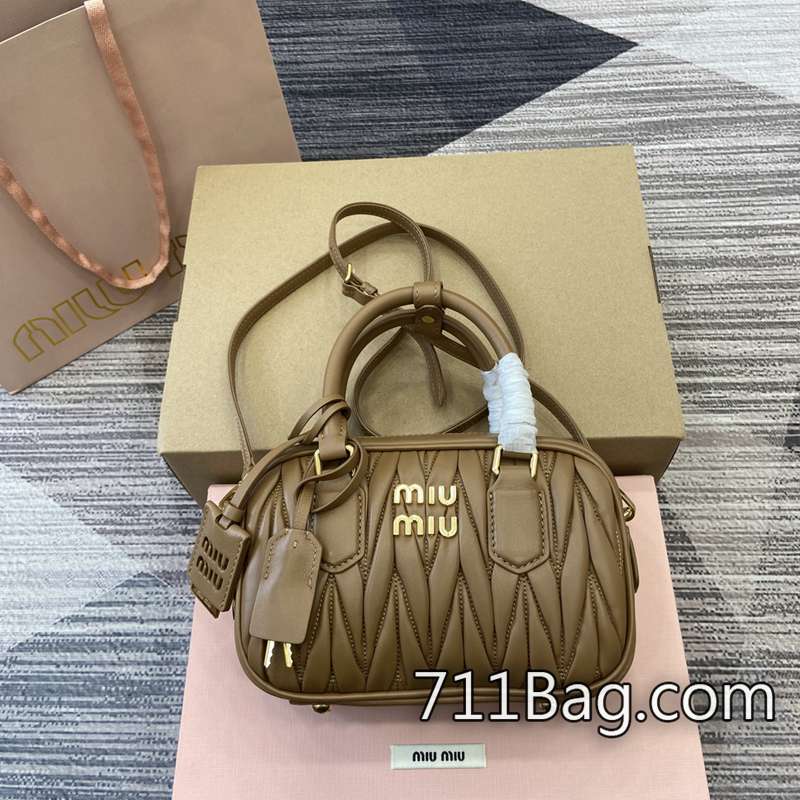 精仿MiuMiu 5BB123 細節到每一針一線 A貨MiuMiu配件尺寸:W19×H13×D6cm。顏色:棕色全皮/原廠皮 精仿MiuMiu 5BB123 細節到每一針一線 A貨MiuMiu配件尺寸:W19×H13×D6cm。顏色:棕色全皮/原廠皮
