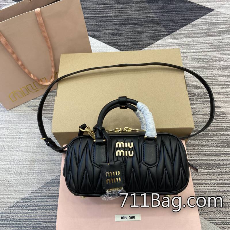 超3AMiuMiu 5BB142 手感細膩質感滿分 MiuMiu精品仿製尺寸:W22×H10.5×D7.5cm顏色:黑色/原廠皮 超3AMiuMiu 5BB142 手感細膩質感滿分 MiuMiu精品仿製尺寸:W22×H10.5×D7.5cm顏色:黑色/原廠皮