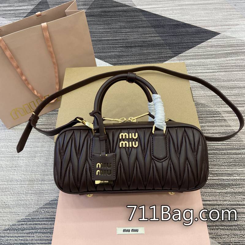 精品高仿MiuMiu 5BB148 頂級復刻版本,手工訂製級別。 MiuMiu仿品價格表 精品高仿MiuMiu 5BB148 頂級復刻版本,手工訂製級別。 MiuMiu仿品價格表
