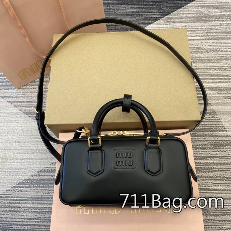 頂級A貨MiuMiu 5BB123 精品級仿製,接近奢華原版。 A貨MiuMiu購買尺寸:W19×H13×D6cm。顏色:銀色全皮/原廠 頂級A貨MiuMiu 5BB123 精品級仿製,接近奢華原版。 A貨MiuMiu購買尺寸:W19×H13×D6cm。顏色:銀色全皮/原廠