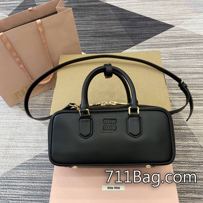精仿MiuMiu 5BB123 完美手工細節高仿包 A貨MiuMiu購物袋尺寸:W19×H13×D6cm。顏色:銀色全皮/原廠 精仿MiuMiu 5BB123 完美手工細節高仿包 A貨MiuMiu購物袋尺寸:W19×H13×D6cm。顏色:銀色全皮/原廠
