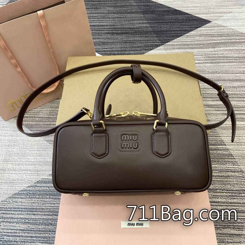 頂級A貨MiuMiu 5BB123 精品級仿製,接近奢華原版。 高仿MiuMiu穆勒鞋尺寸:W19×H13×D6cm。顏色:銀色全皮/原廠 頂級A貨MiuMiu 5BB123 精品級仿製,接近奢華原版。 高仿MiuMiu穆勒鞋尺寸:W19×H13×D6cm。顏色:銀色全皮/原廠
