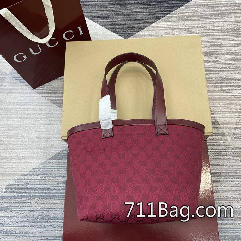 高仿Gucci 788211 壓紋清晰,立體感強,層次分明。 Gucci印花系列A貨尺寸:21.5(長)x17.5(高)x18cm(厚)顏色:紅色/帆佈。 高仿Gucci 788211 壓紋清晰,立體感強,層次分明。 Gucci印花系列A貨尺寸:21.5(長)x17.5(高)x18cm(厚)顏色:紅色/帆佈。