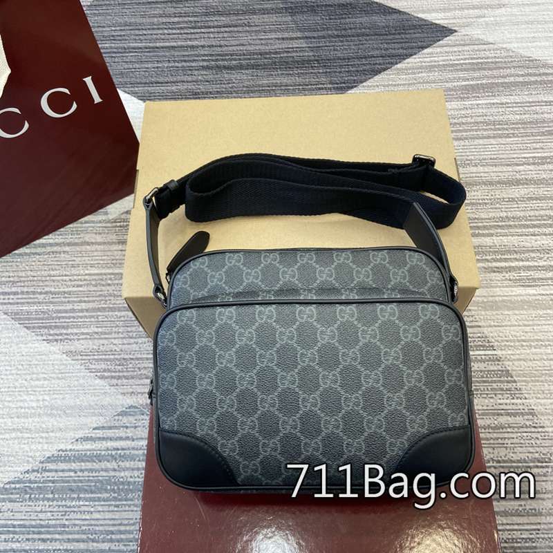 超3AGucci 821160 細節講究奢侈品包包 Gucci原版皮高仿尺寸:23.5厘米(寬)x18厘米(高)x8厘米(深)重量:約0.67克顏色:黑色pvc。 超3AGucci 821160 細節講究奢侈品包包 Gucci原版皮高仿尺寸:23.5厘米(寬)x18厘米(高)x8厘米(深)重量:約0.67克顏色:黑色pvc。