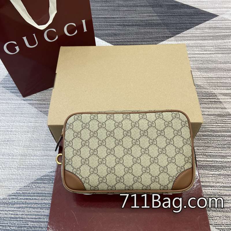 頂級精品Gucci 821164 結構堅固,不易變形。 情侶款Gucci高仿推薦尺寸:23.5厘米(寬)x15厘米(高)x6厘米(深)重量:約0.3千克顏色:棕色/pvc。 頂級精品Gucci 821164 結構堅固,不易變形。 情侶款Gucci高仿推薦尺寸:23.5厘米(寬)x15厘米(高)x6厘米(深)重量:約0.3千克顏色:棕色/pvc。